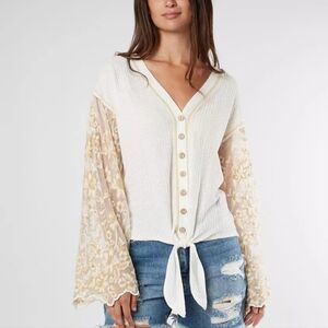 Miss Me Women's Medium Waffle Knit V-Neck Top